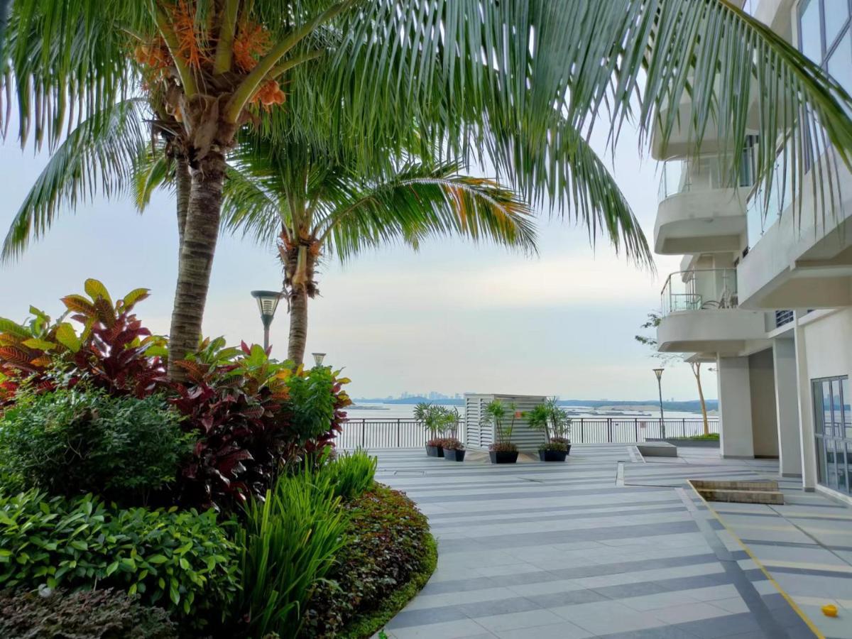 2 Seaview Balcony@danga Bay *