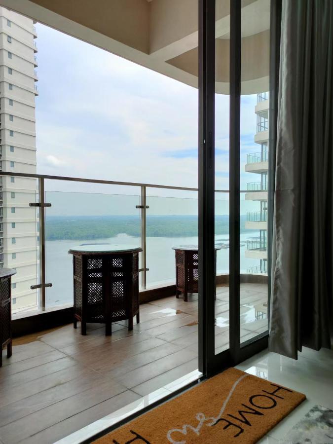 2 Seaview Balcony@danga Bay
