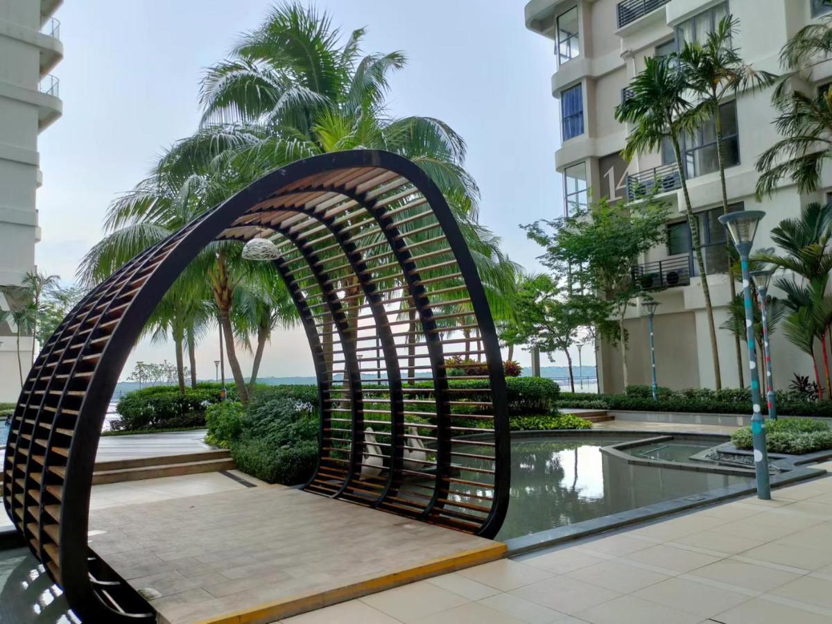 2 Seaview Balcony@danga Bay Apartment *